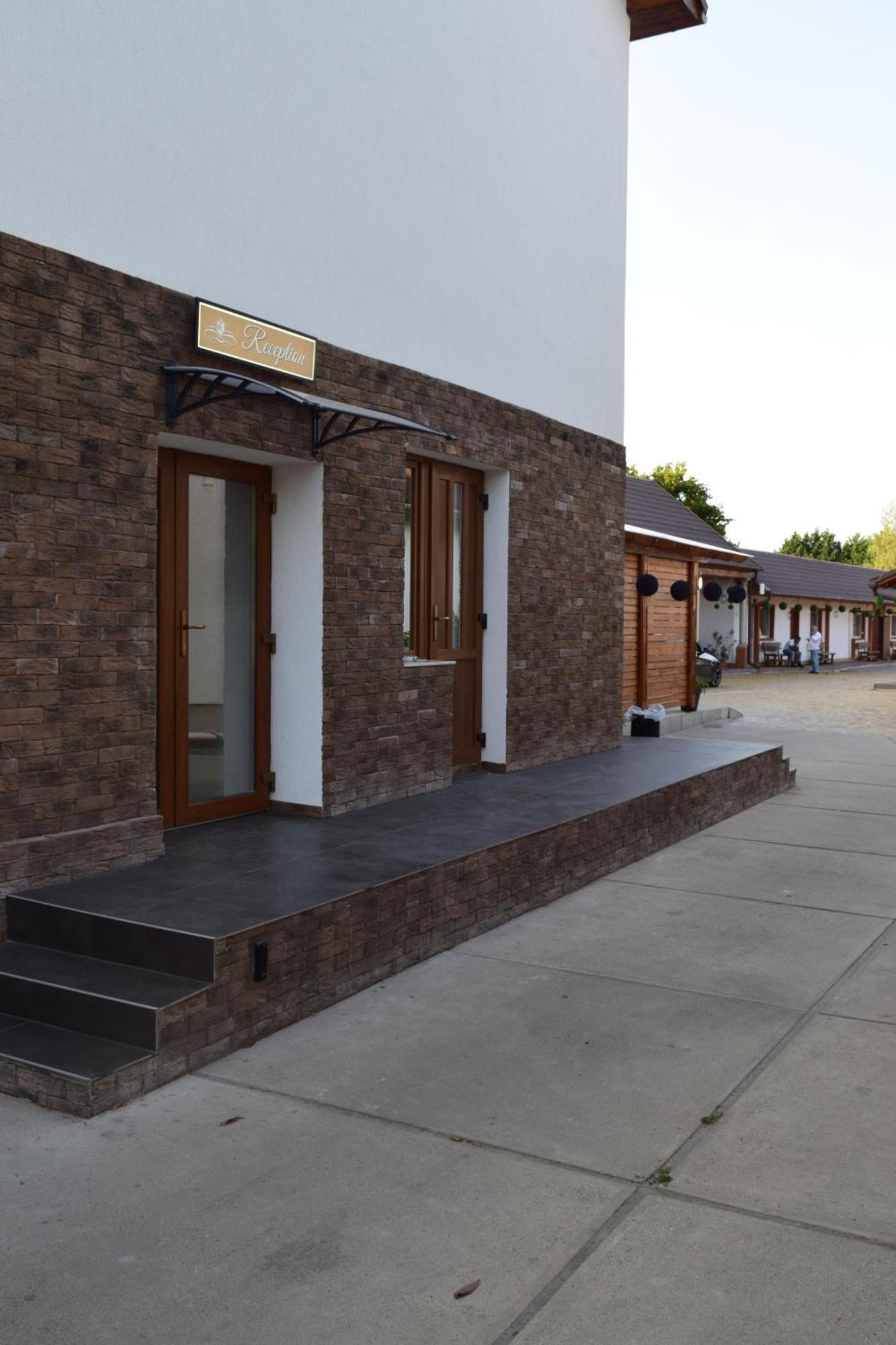 Airport Karoly Central Vecses Ngoại thất bức ảnh