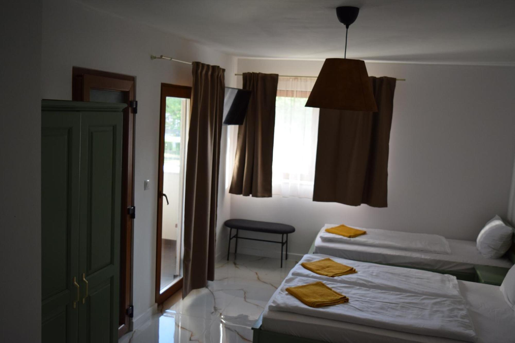 Airport Karoly Central Vecses Ngoại thất bức ảnh