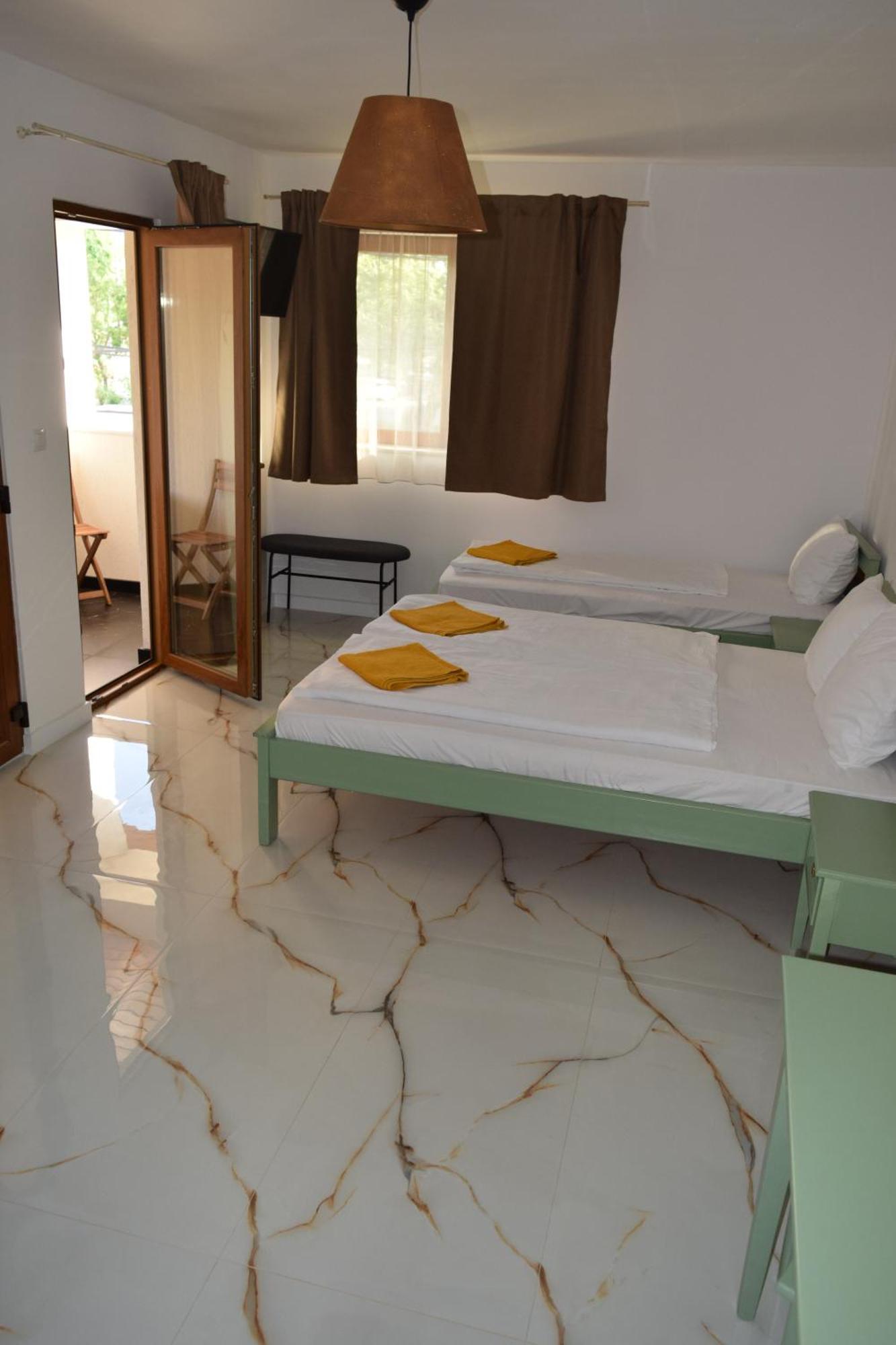 Airport Karoly Central Vecses Ngoại thất bức ảnh